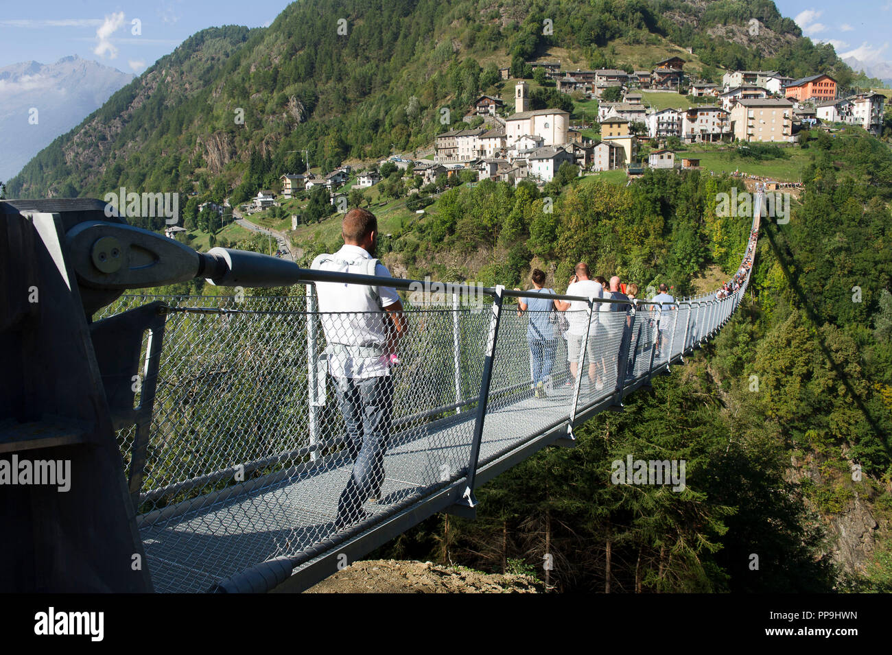 L'Europa, Italia - Sondrio - Campo Tartano 'Ponte nel Cielo' lungo Ponte tibetano a 234 metri, 140 metri di altezza i più alti in Europa. Foto Stock
