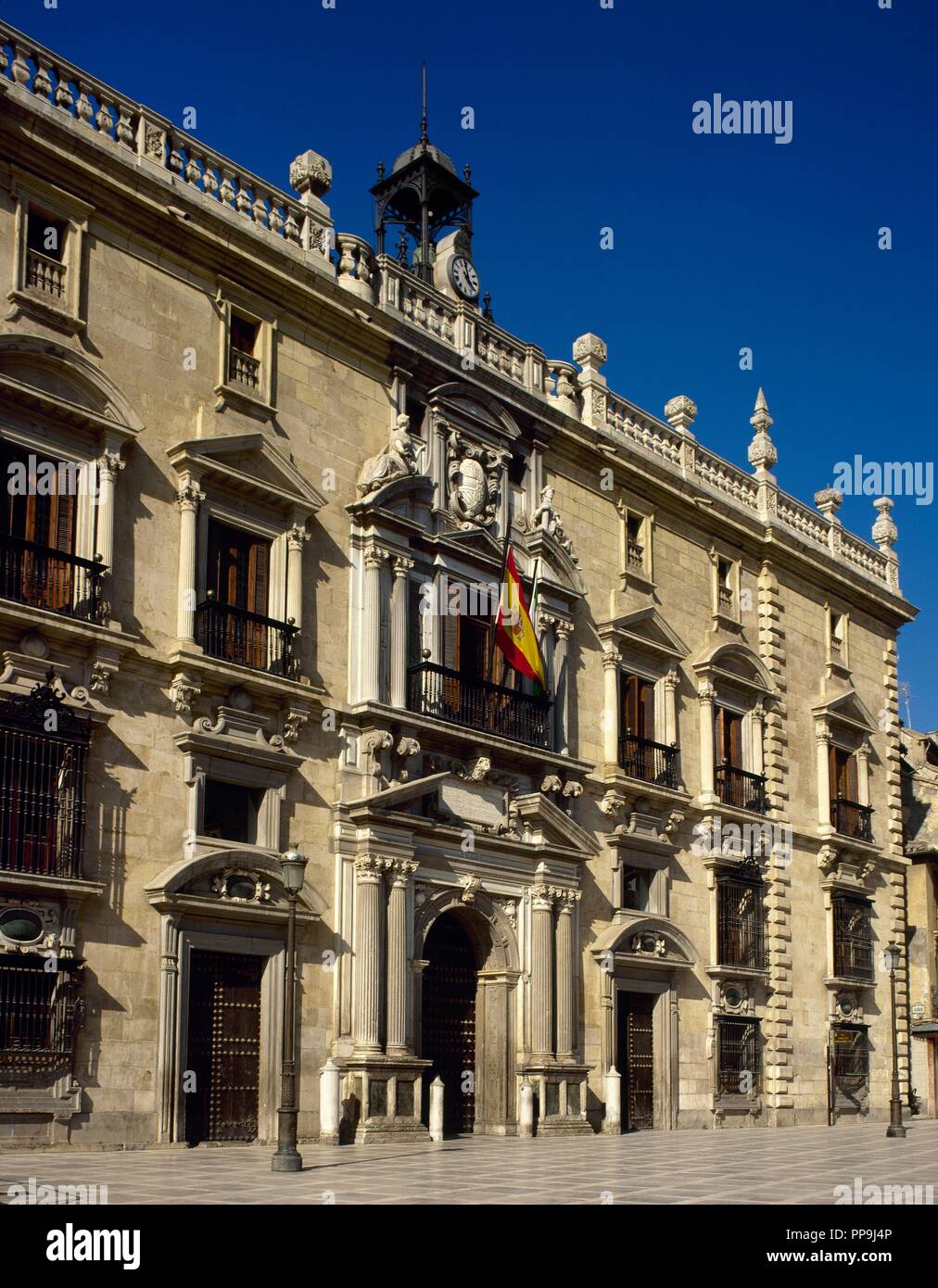 Granada, Andalusia, Spagna. Palazzo della Cancelleria Reale. Istituzione creata dalla monarchi cattolici, spostando il Tribunal da Ciudad Real a Granada. Questo edificio risale intorno al 1530, durante il regno di Carlo I. fu progettato dall'architetto andaluso Francisco del Castillo el Mozo (1528-1586). Foto Stock