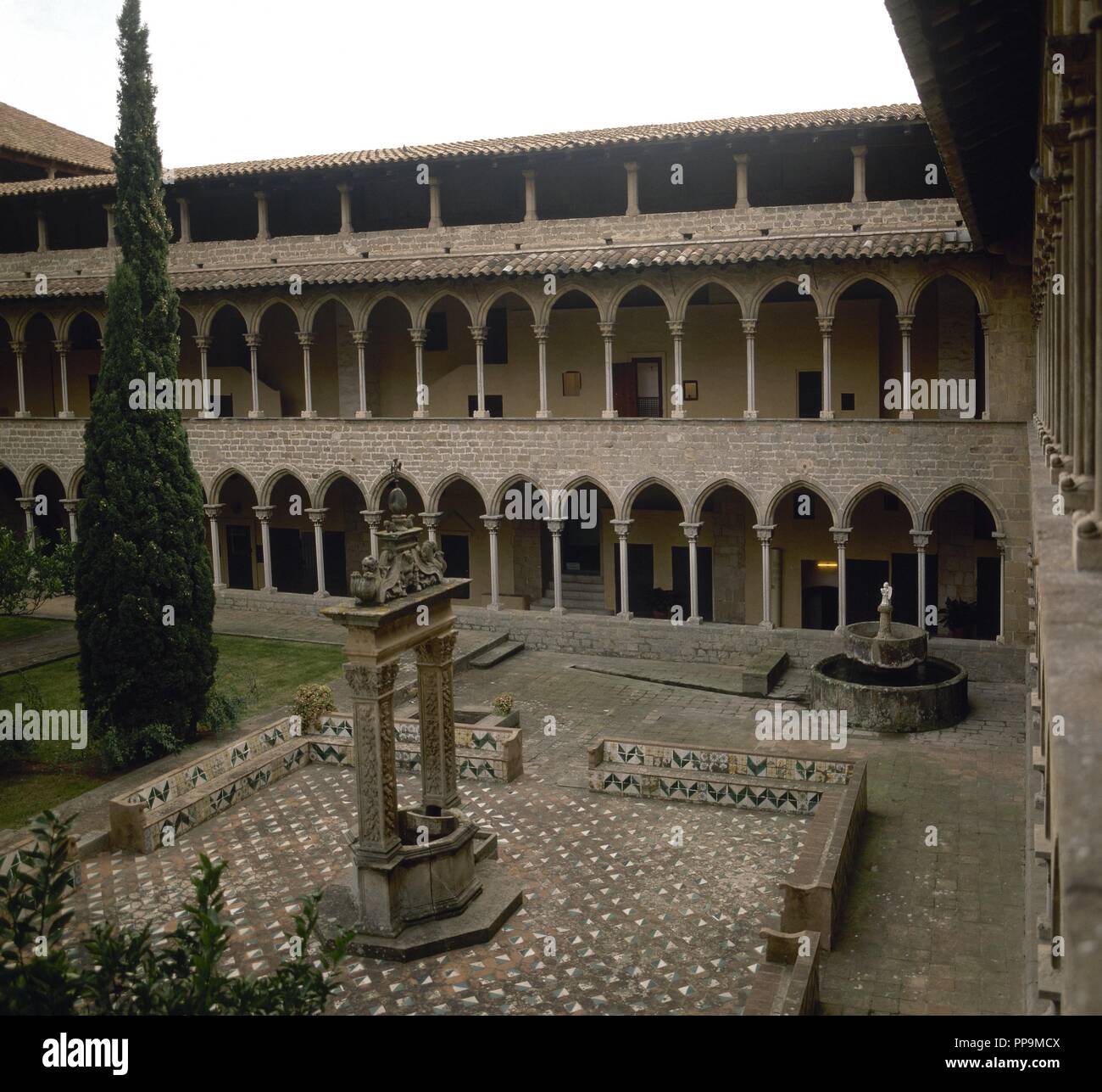 Il Monastero reale di Santa Maria di Pedralbes. Fondata nel XIV secolo. Chiostro Gotico. Barcellona, in Catalogna, Spagna. Foto Stock