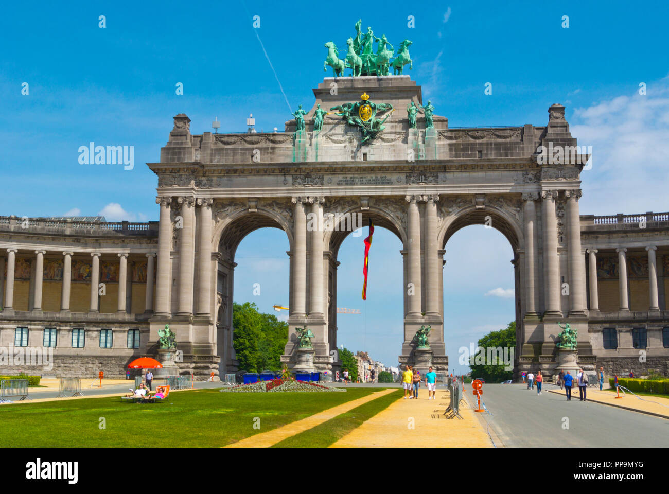 Arcades du Cinquantenaire, Arco Trionfale, Parc du Cinquantenaire, Bruxelles, Belgio Foto Stock