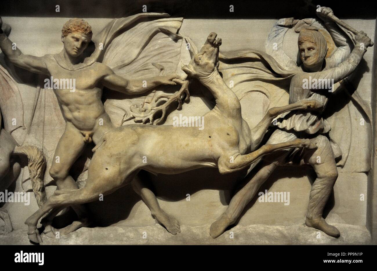 Alexander sarcofago. Del IV secolo A.C. Lato lungo raffiguranti Alexander e macedoni caccia lions con Abdalonymus e Persiani. Pentelic marble. Dalla necropoli reale di Sidone. Museo archeologico. Istanbul. La Turchia. Foto Stock