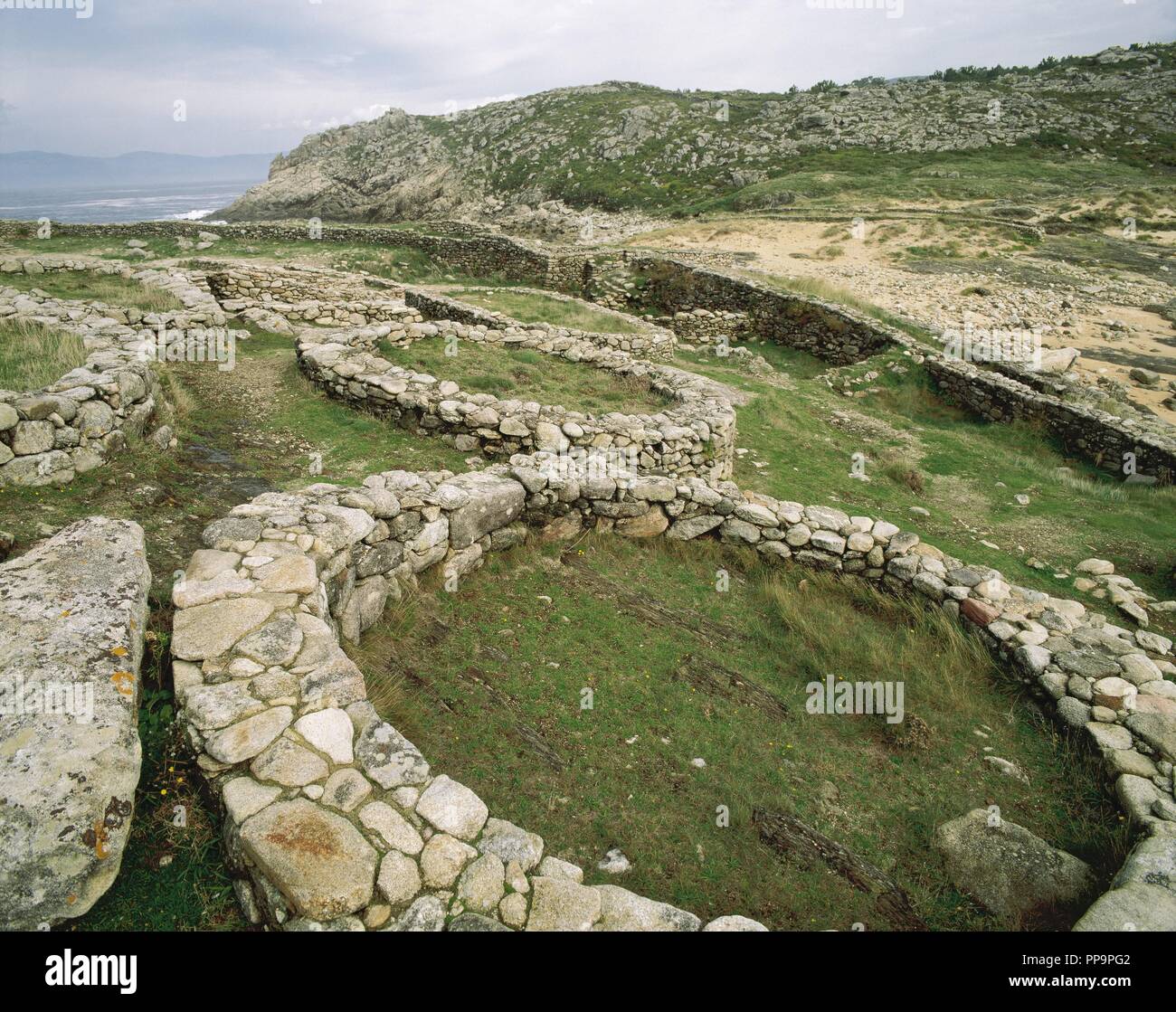 Spagna. Periodo celtico. La cultura di Castri e fortezze. Castro di Barona. Dettaglio delle pareti concentriche che formano i recinti fortificati di forma circolare. La Galizia. Foto Stock