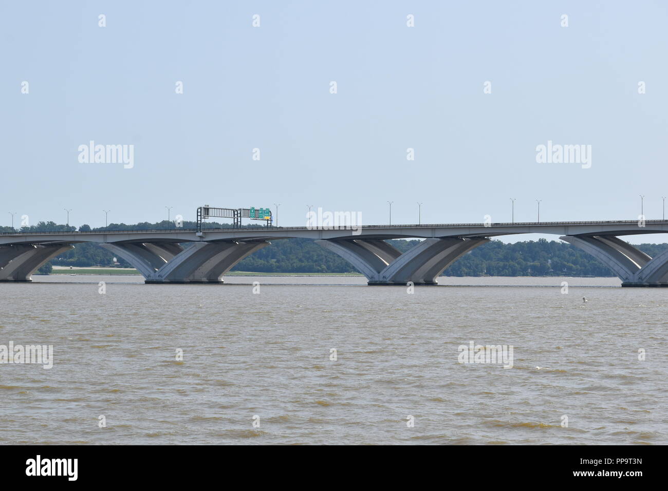 Capital Beltway Woodrow Wilson Memorial ponte che attraversa il fiume Potomac, appena a sud di Washington D.C. tra Maryland e Virginia, Stati Uniti d'America Foto Stock