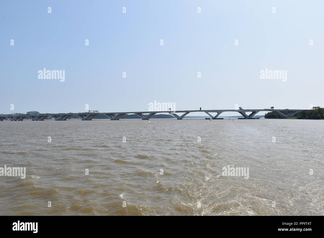 Capital Beltway Woodrow Wilson Memorial ponte che attraversa il fiume Potomac, appena a sud di Washington D.C. tra Maryland e Virginia, Stati Uniti d'America Foto Stock