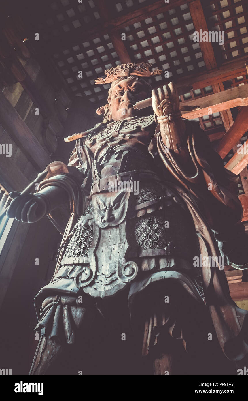 Komokuten custode statua in Daibutsu-den Tempio di Todai-ji di Nara, Giappone Foto Stock