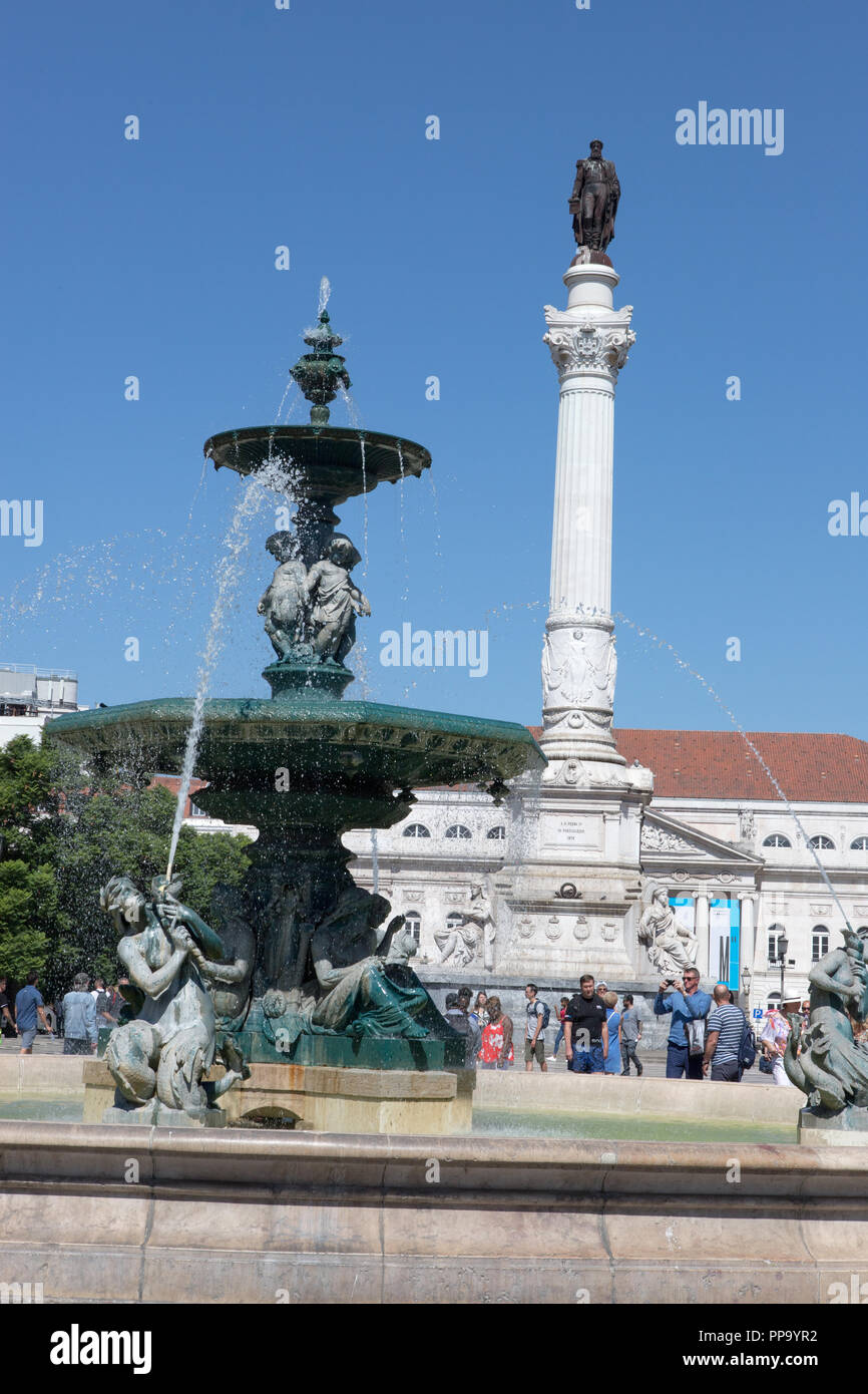 Fontana di Lisbona, Portogallo. Il Rossio fontana sulla Praça Dom Pedro IV piazza quartiere Baixa, Lisbona, Portogallo, Europa Foto Stock