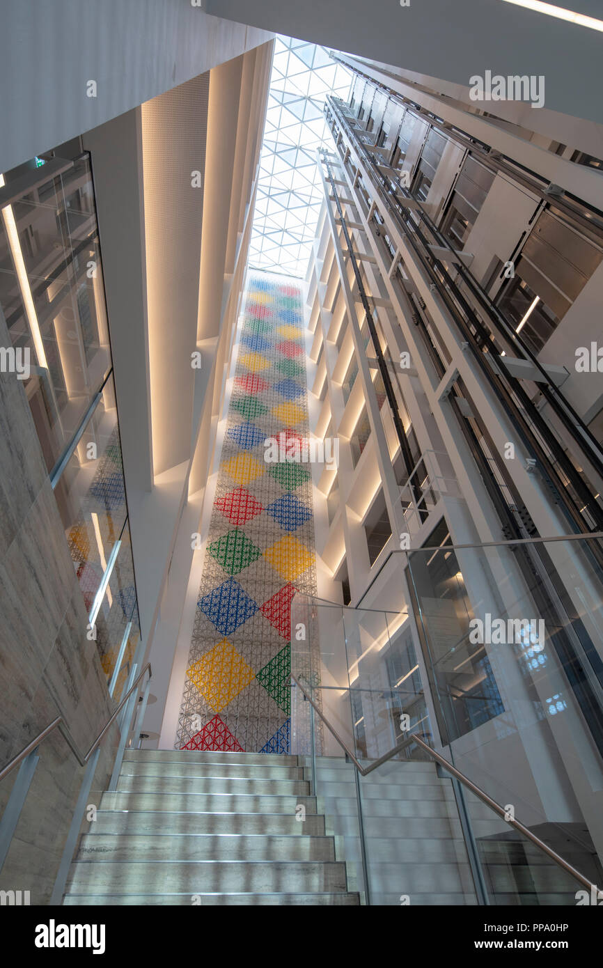 Rhapsody in quattro colori' per artista, Rasheed Araeen, presso la Fondazione Aga Khan SEDE NEL REGNO UNITO, progettato da Fumihiko Maki, Kings Cross, London, Engla Foto Stock