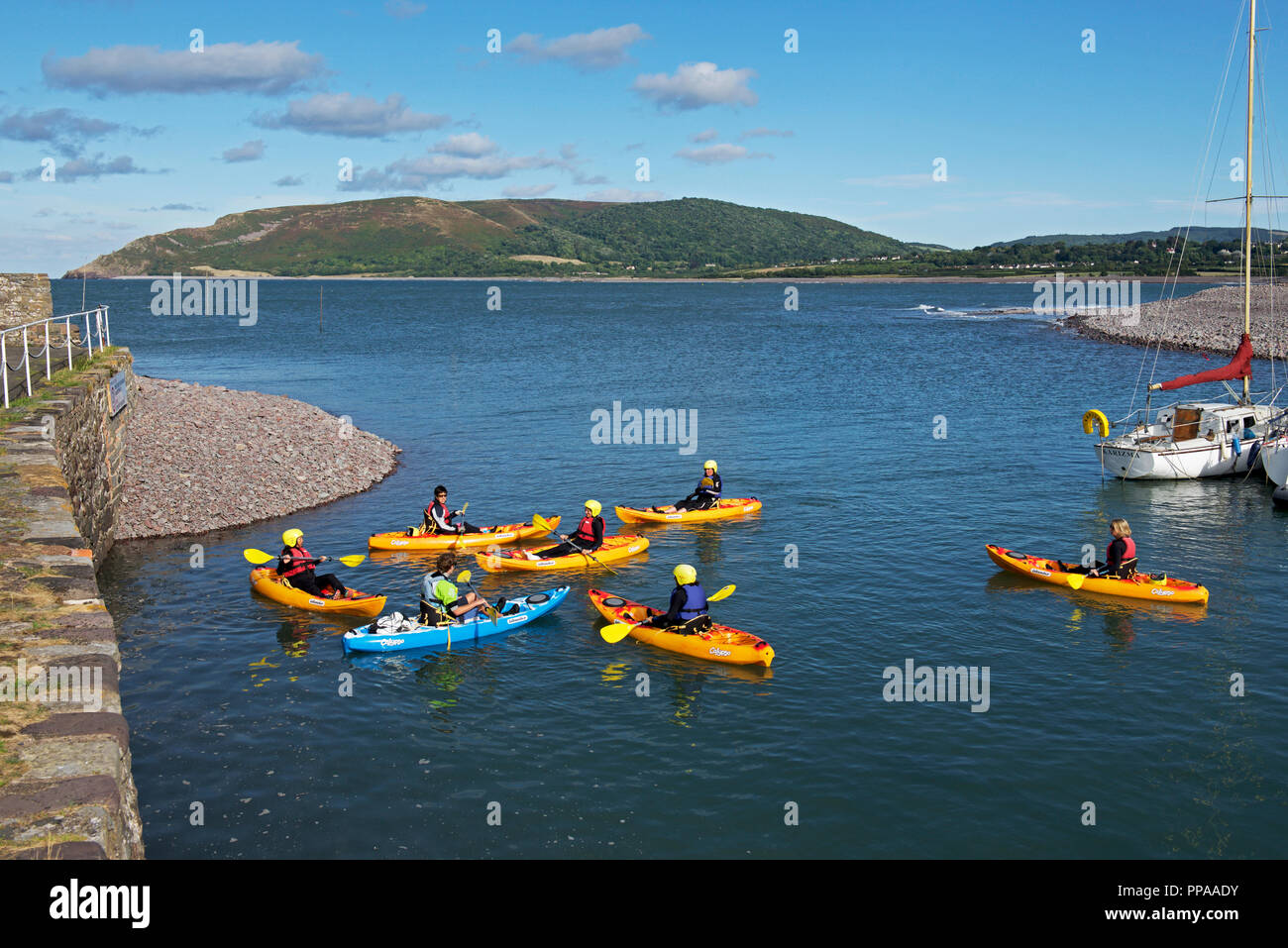 Lezione di kayak a Porlock Weir, Devon, Inghilterra, Regno Unito Foto Stock