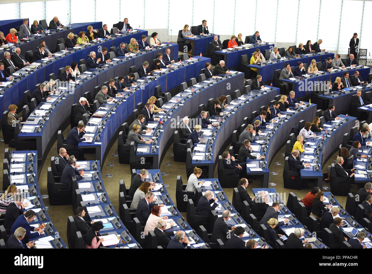 Strasburgo (Francia nord-orientale), su 2018/04/17: gli eurodeputati in l'emiciclo del Parlamento europeo Foto Stock