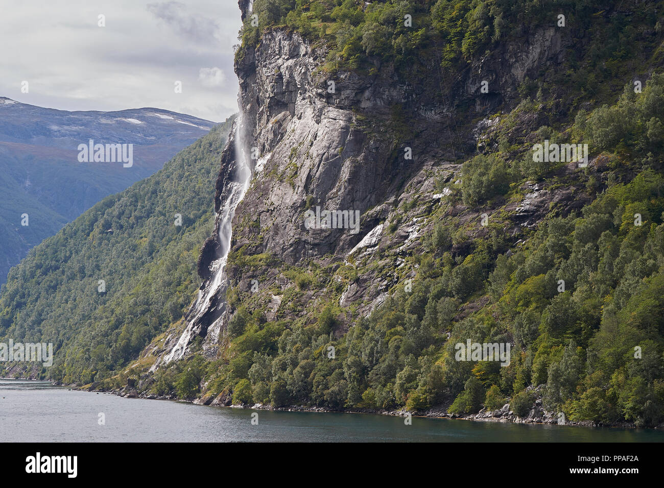 Sette sorelle cascata nel Fiordo di Geiranger, Møre og Romsdal, Norvegia. Foto Stock