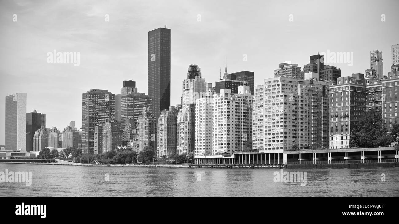 Bianco e nero panorama di Midtown New York City waterfront, STATI UNITI D'AMERICA. Foto Stock