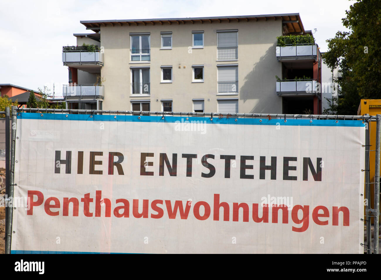 Sito in costruzione di un nuovo edificio residenziale con condomini e appartamenti penthouse, am Neckar, Heilbronn, Baden-Württemberg, Germania Foto Stock