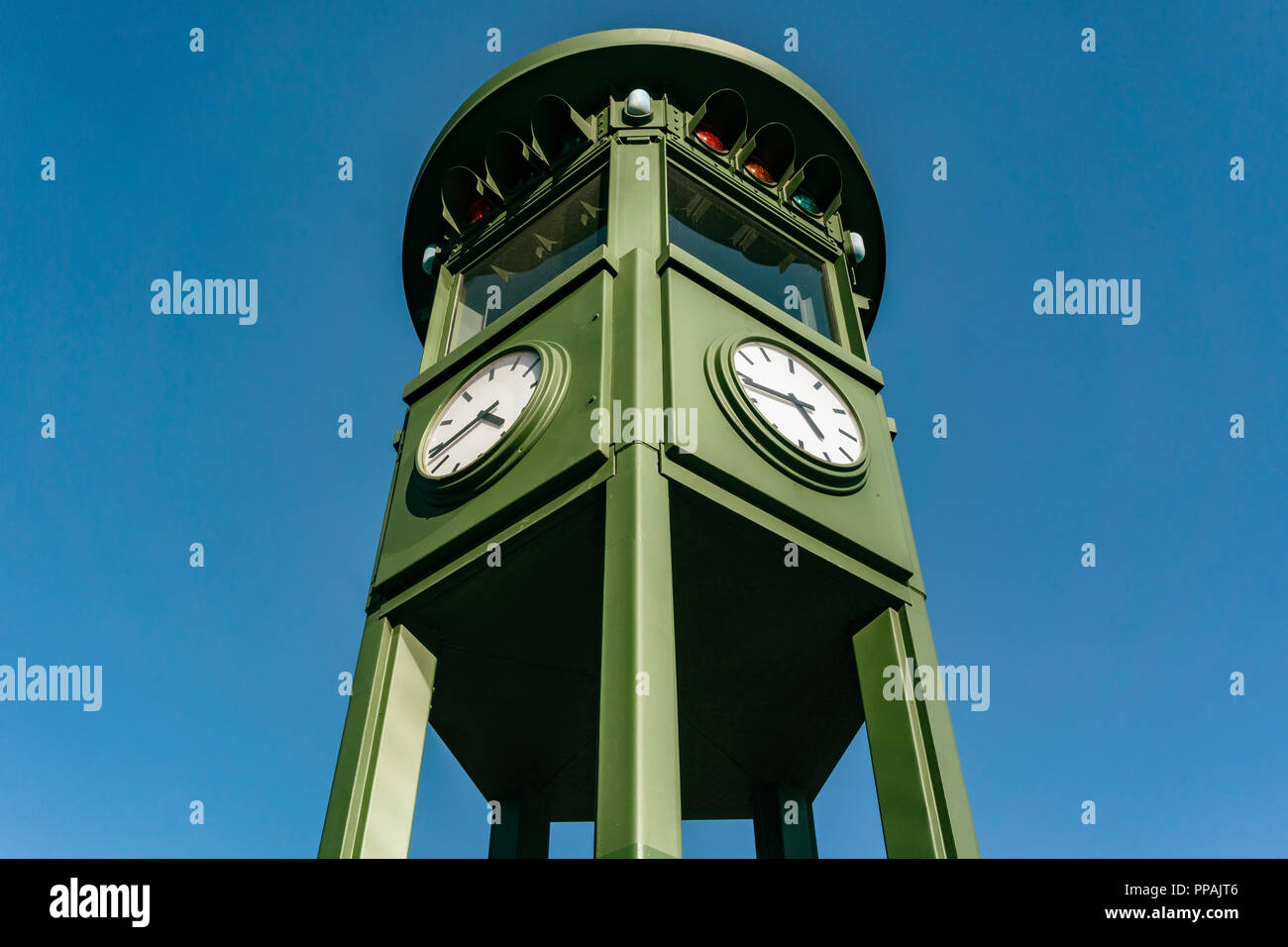 Berlino, Germania, Settembre 09, 2018: Close-Up di verde di Clock Tower di Potsdamer Platz Foto Stock