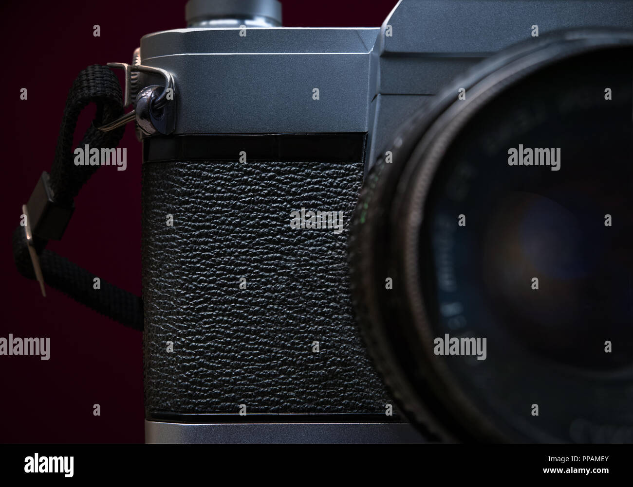 Vista della metà di una classica fotocamera, tasto basso. Foto Stock