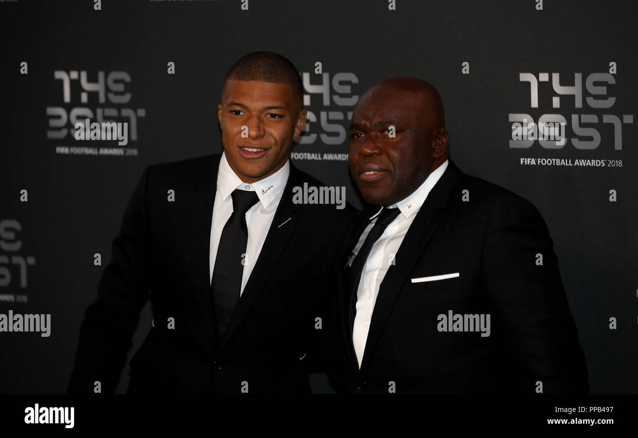 Kylian Mbappe (sinistra) durante il miglior FIFA Football Awards 2018 presso la Royal Festival Hall di Londra. Foto Stock