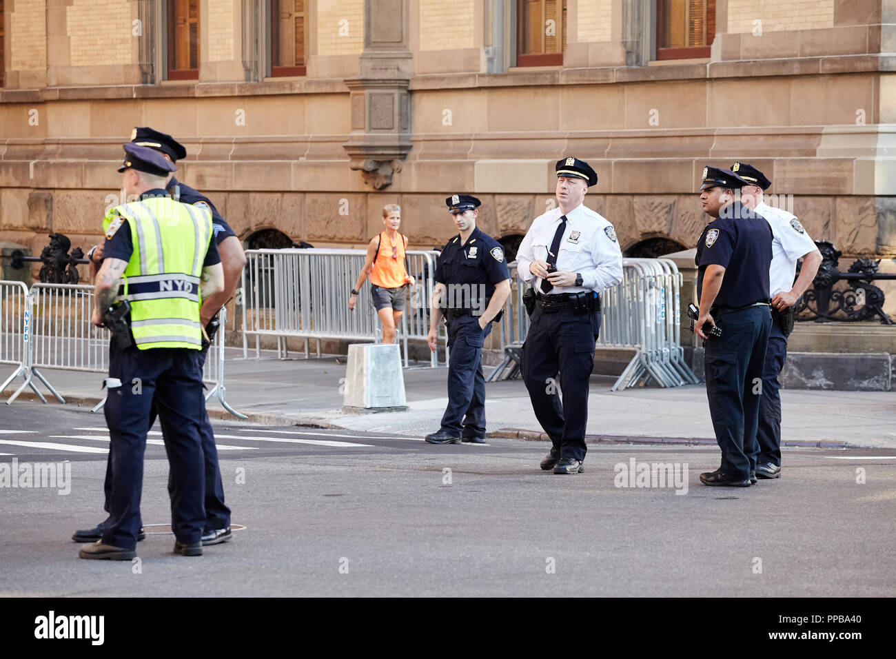 New York, Stati Uniti d'America - Luglio 01, 2018: New York del dipartimento di polizia di New York fissa il Triathlon. Foto Stock