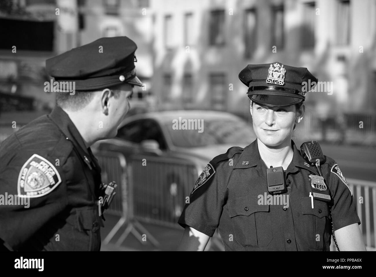 New York, Stati Uniti d'America - Luglio 01, 2018: Il New York Police Department ufficiali sicuro Triathlon di NYC. Foto Stock