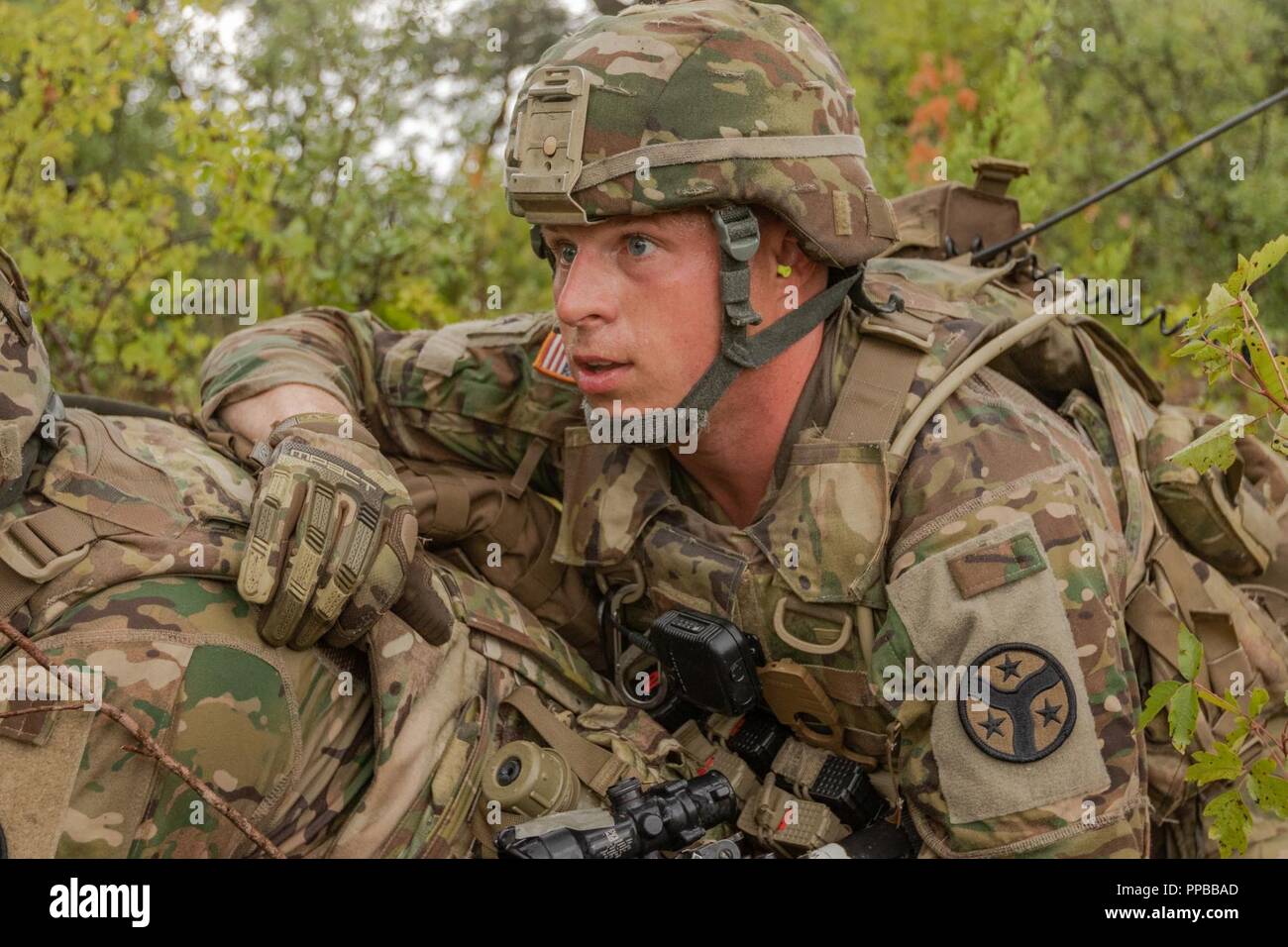 Task Force Raider fanti stabilire una posizione di sparo durante il pre-formazione di distribuzione in corrispondenza di Fort Hood in Texas, 12 agosto. Task Force Raider si appresta a schierare per 9 mesi di distribuzione per la Polonia alla fine dell'estate 2018. ( Foto Stock