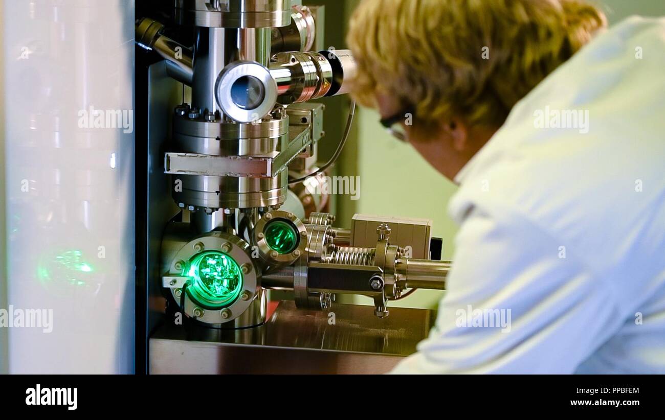 Gli scienziati dell'esercito esplorare materiali al nano-livello con l'obiettivo di trovare la più forte o più resistente al calore proprietà per supportare l'esercito del futuro. Foto Stock