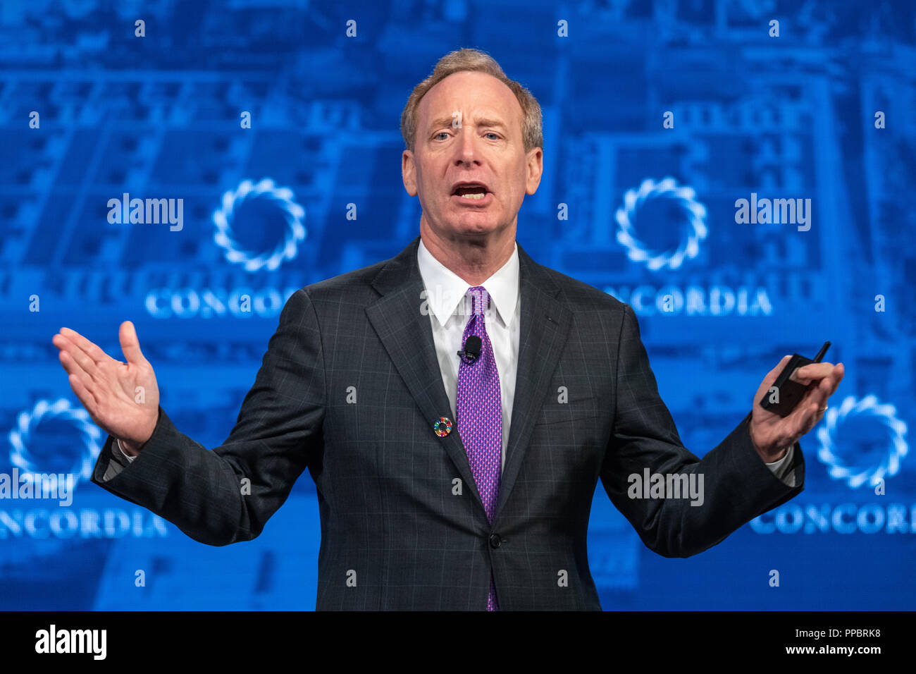 New York, Stati Uniti d'America, 24 settembre 2018. Microsoft Presidente Brad Smith parla durante la Concordia Vertice di New York. Smith ha annunciato oggi che Microsoft ha lanciato un $40 milioni AI per l'azione umanitaria iniziativa. Foto di Enrique Shore Credit: Enrique Shore/Alamy Live News Foto Stock
