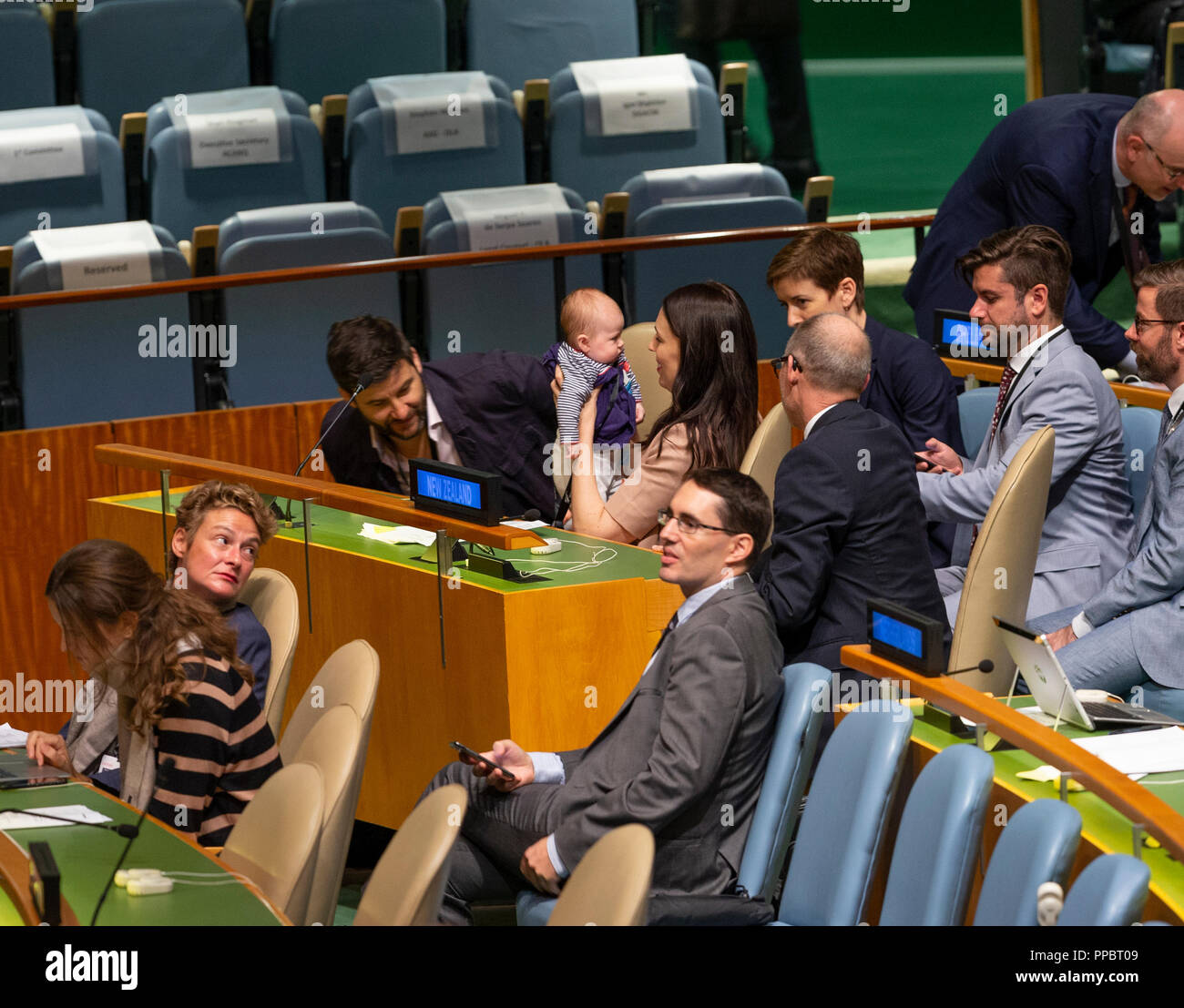 New York, Stati Uniti d'America - 24 Settembre 2018: il Primo Ministro neozelandese Jacinda Ardern, Clarke Gayford & figlia Neve Te Aroha Ardern Gayford frequentare Nelson Mandela Peace Summit all Assemblea Generale delle Nazioni Unite, 73a sessione presso la sede delle Nazioni Unite Credito: lev radin/Alamy Live News Foto Stock