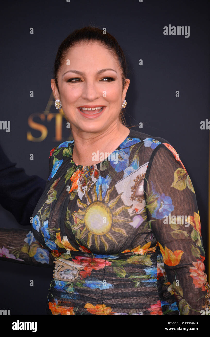 LOS ANGELES, CA. 24 settembre 2018: Gloria Estefan presso il Los Angeles premiere per 'è nata una stella' presso lo Shrine Auditorium. Immagine: Paul Smith/Featureflash Credito: Paul Smith/Alamy Live News Foto Stock