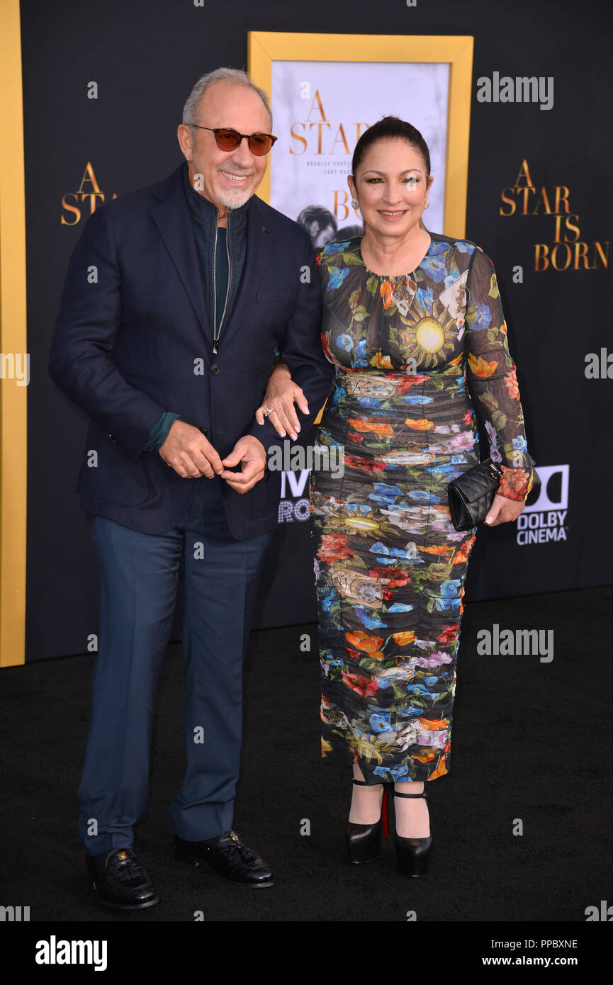 LOS ANGELES, CA. 24 settembre 2018: Gloria Estefan & Emilio Estefan presso il Los Angeles premiere per 'è nata una stella' presso lo Shrine Auditorium. Immagine: Paul Smith/Featureflash Credito: Paul Smith/Alamy Live News Foto Stock