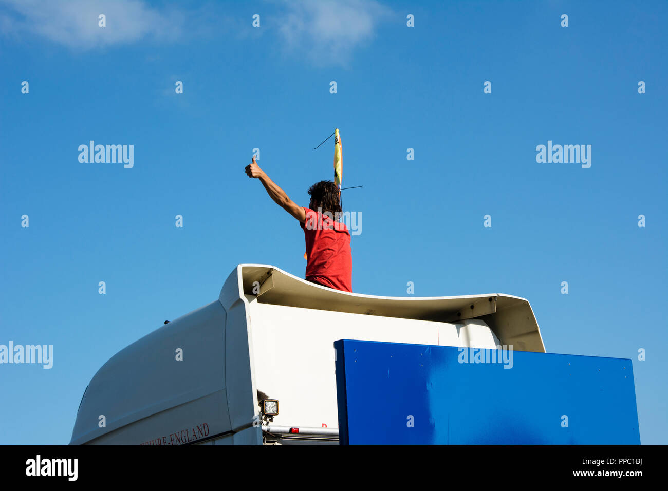 Blackpool, Regno Unito: 25 settembre 2018. Quattro anti-fracking gli attivisti sono per essere condannato per il comportamento antisociale a Preston combinate Corte questa mattina (25:09:2018). Julian Brock è stato in carcere per gli ultimi due mesi e oggi tutti e quattro i manifestanti che salì sulla cima del camion in un convoglio della fornitura per il controverso Cuadrilla fracking sito su Preston New Road, Little Plumpton, arrestare il convoglio per 82 ore sono stati avvertiti di aspettarsi pene privative della libertà. Credito: Dave Ellison/Alamy Live News Foto Stock