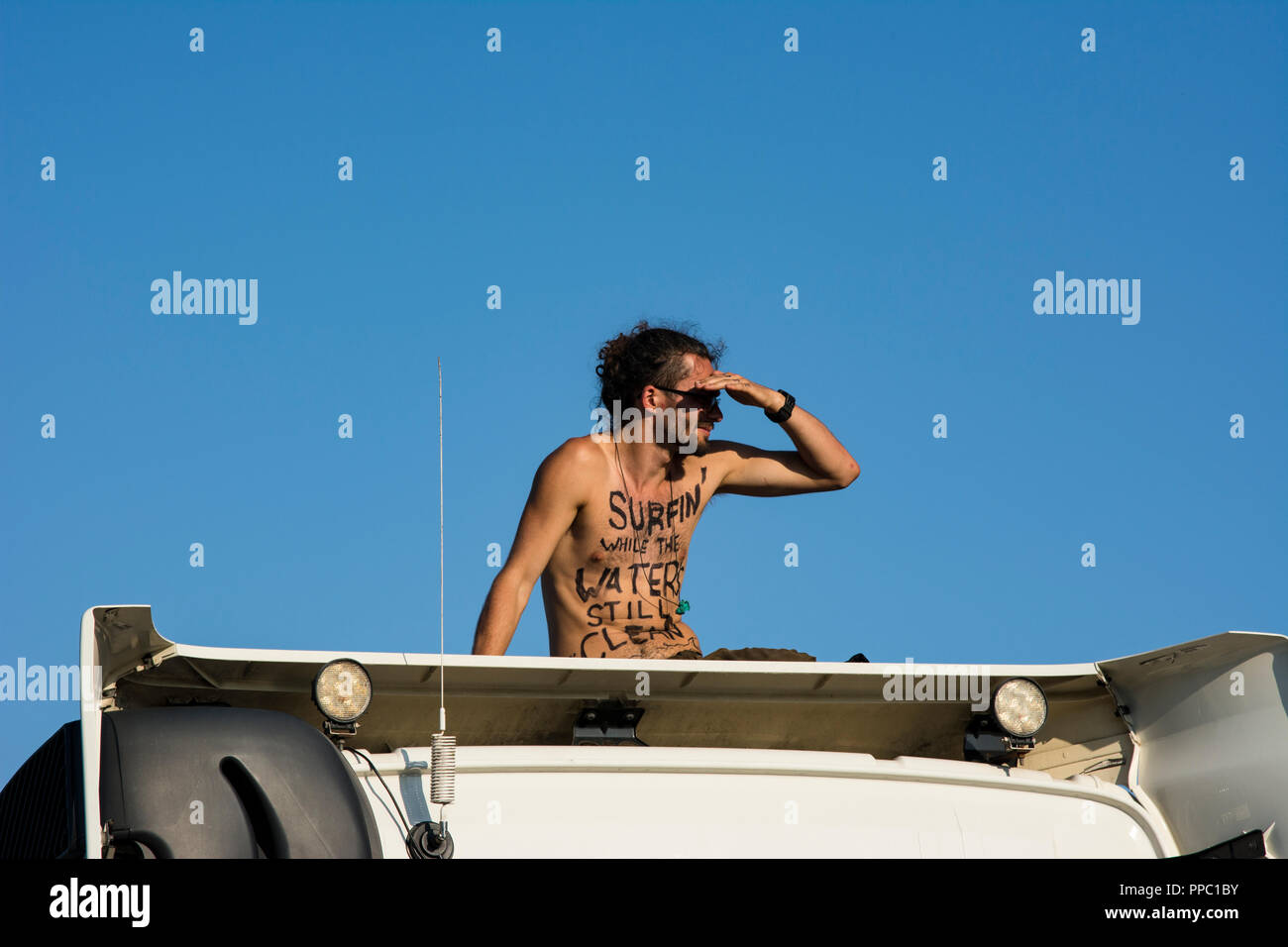 Blackpool, Regno Unito: 25 settembre 2018. Quattro anti-fracking gli attivisti sono per essere condannato per il comportamento antisociale a Preston combinate Corte questa mattina (25:09:2018). Julian Brock è stato in carcere per gli ultimi due mesi e oggi tutti e quattro i manifestanti che salì sulla cima del camion in un convoglio della fornitura per il controverso Cuadrilla fracking sito su Preston New Road, Little Plumpton, arrestare il convoglio per 82 ore sono stati avvertiti di aspettarsi pene privative della libertà. Credito: Dave Ellison/Alamy Live News Foto Stock