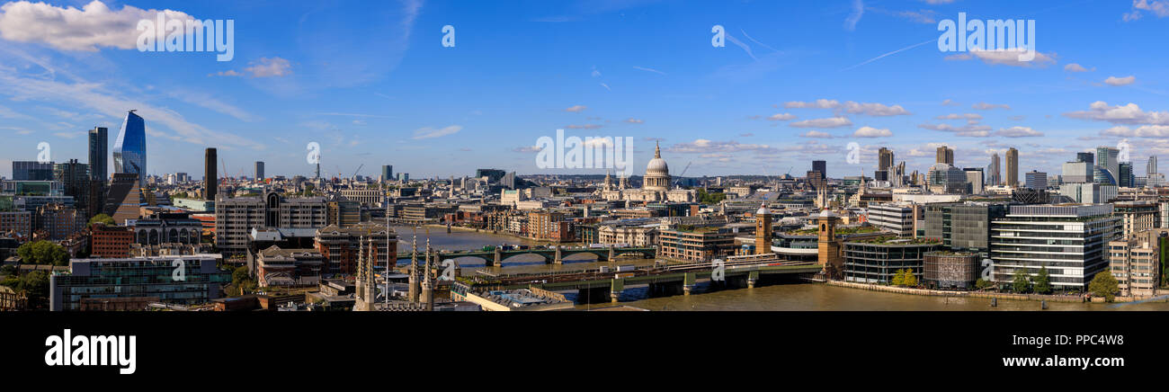 Londra, Regno Unito. 25 Settembre, 2018. I cieli blu nella foto sopra una vista panoramica di Londra, inclusi St Pauls, Southwark Bridge e la città. Credito: Oliver Dixon/Alamy Live News Foto Stock