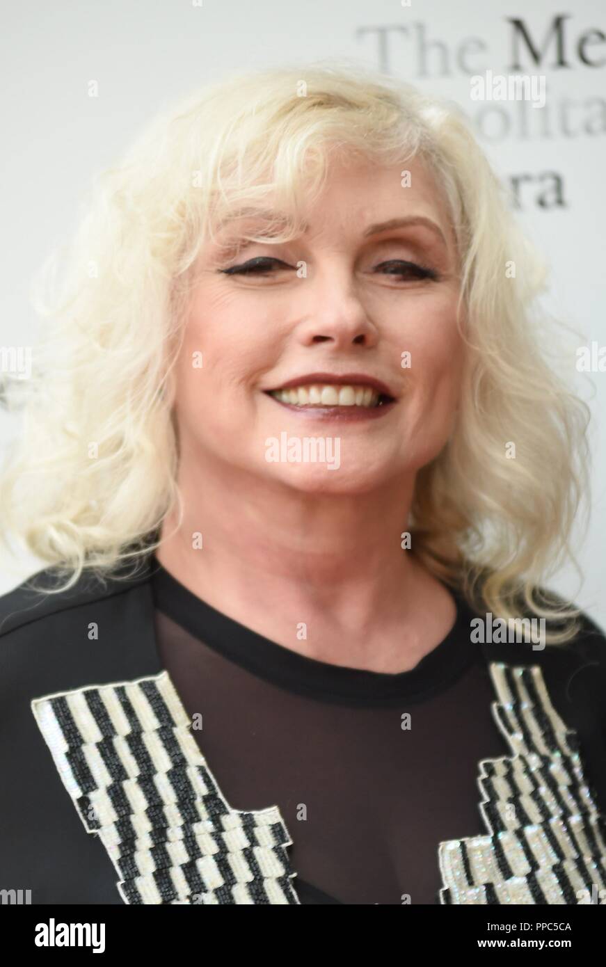 New York, NY, STATI UNITI D'AMERICA. 24Sep, 2018. Debbie Harry presso gli arrivi per il Metropolitan Opera apertura notturna Gala: Saint-Saens' 'Samson et Dalila', Lincoln Center di New York, NY Settembre 24, 2018. Credito: Kristin Callahan/Everett raccolta/Alamy Live News Foto Stock
