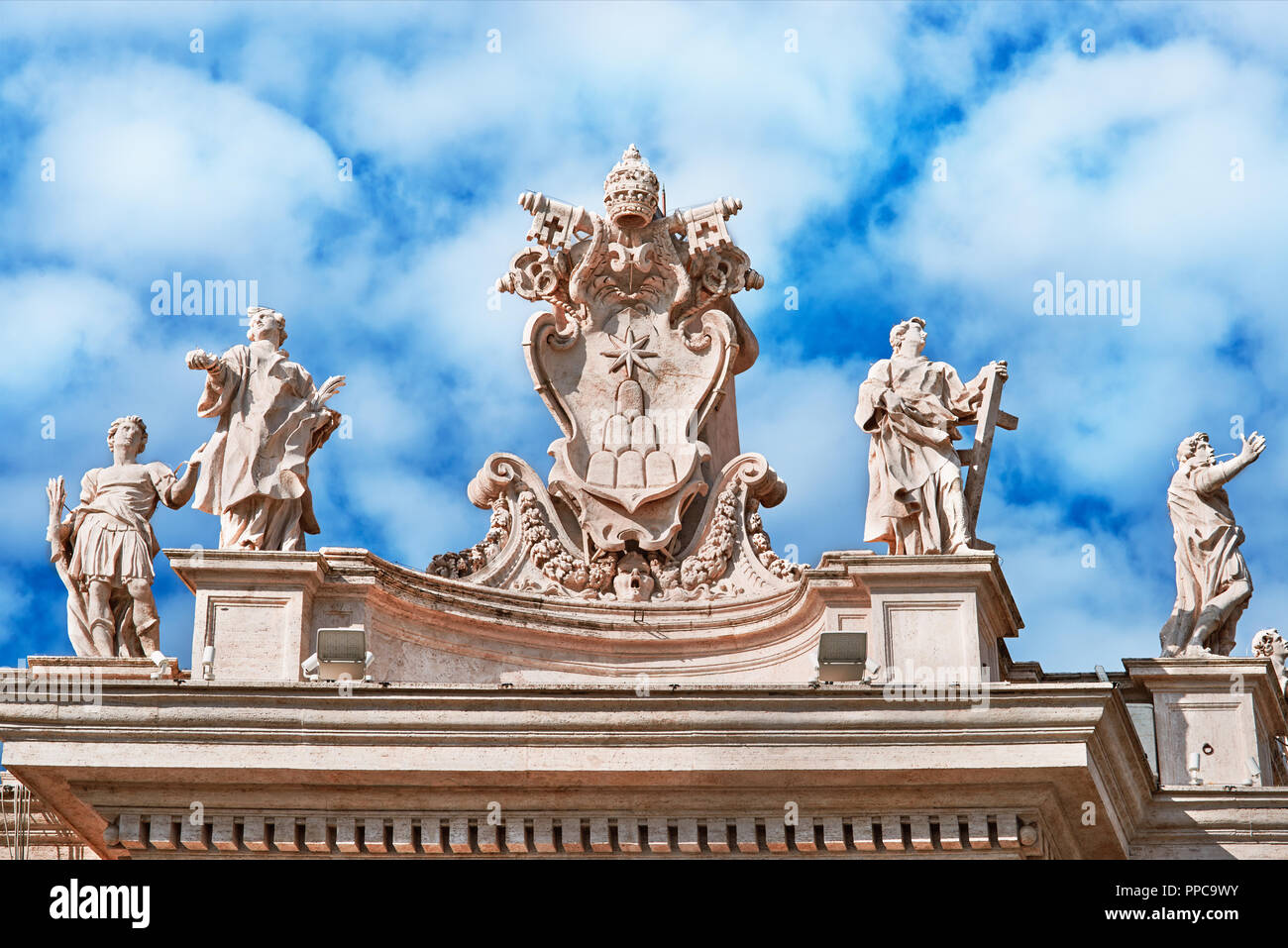 Roma, Basilica di San Pietro in Vaticano, statue dettaglio Foto Stock