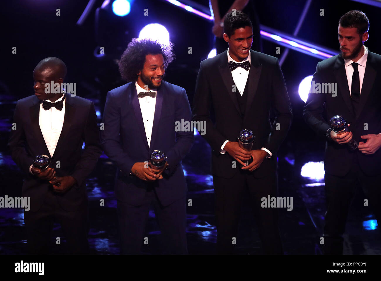 N'golo Kante (sinistra), Marcelo (centro sinistra) e Raphael Varane (centro destra) e David De Gea (destra) di raccogliere le loro FIFA FIFPro World 11 premi durante il miglior FIFA Football Awards 2018 presso la Royal Festival Hall di Londra. Stampa foto di associazione. Picture Data: lunedì 24 settembre, 2018. Vedere PA storia SOCCER Awards. Foto di credito dovrebbe leggere: Tim Goode/PA FILO Foto Stock