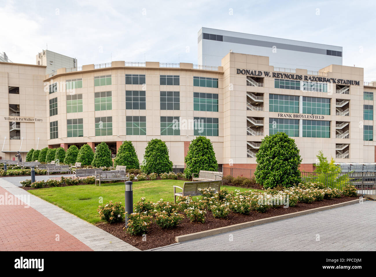 FAYETTEVILLE, AR/STATI UNITI D'America - 7 giugno 2018: Donald W. Reynolds Razorback Stadium e Frank Broyles campo. Foto Stock
