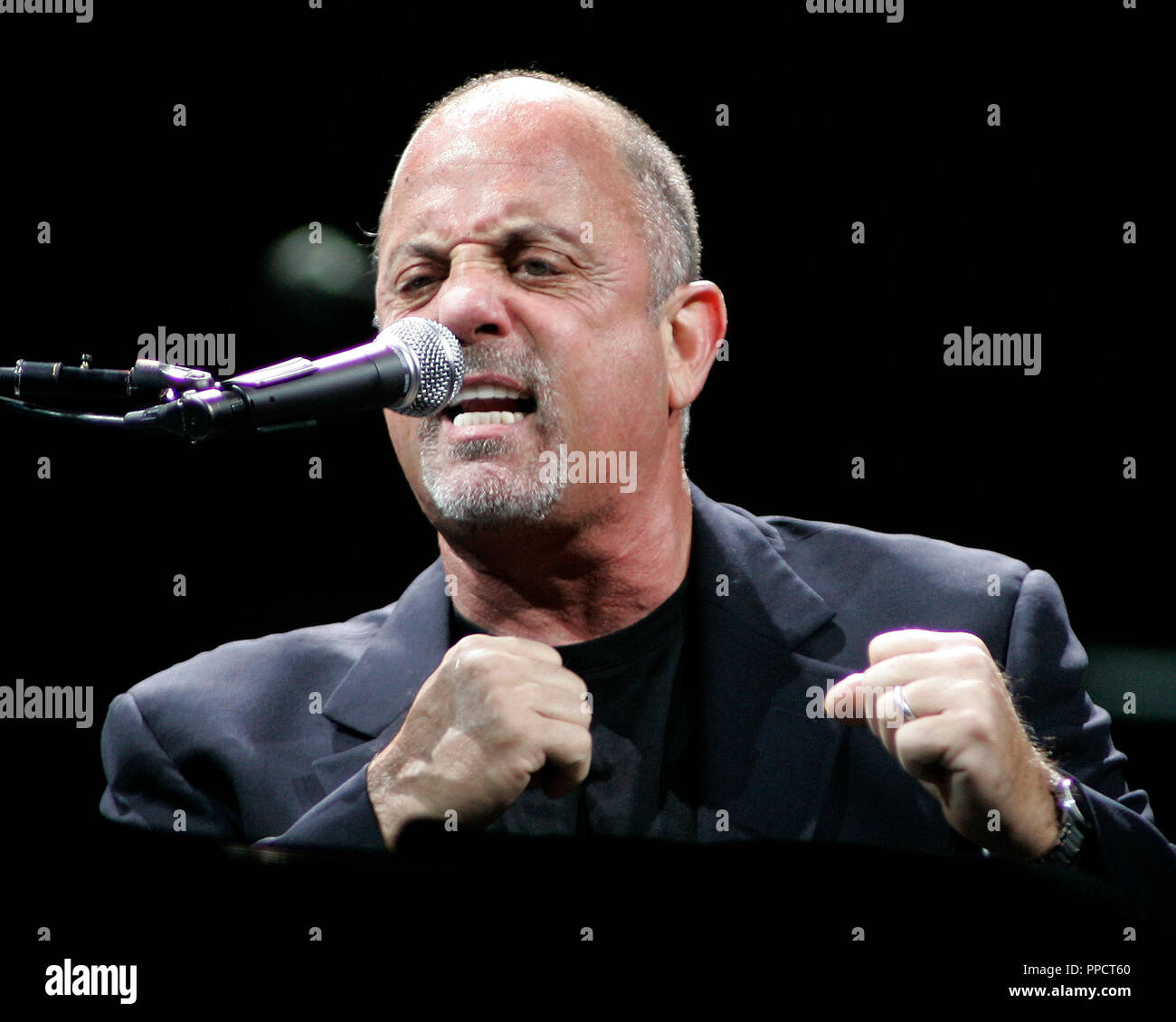 Billy Joel esegue in concerto presso la American Airlines Arena di Miami il 12 febbraio 2007. Foto Stock