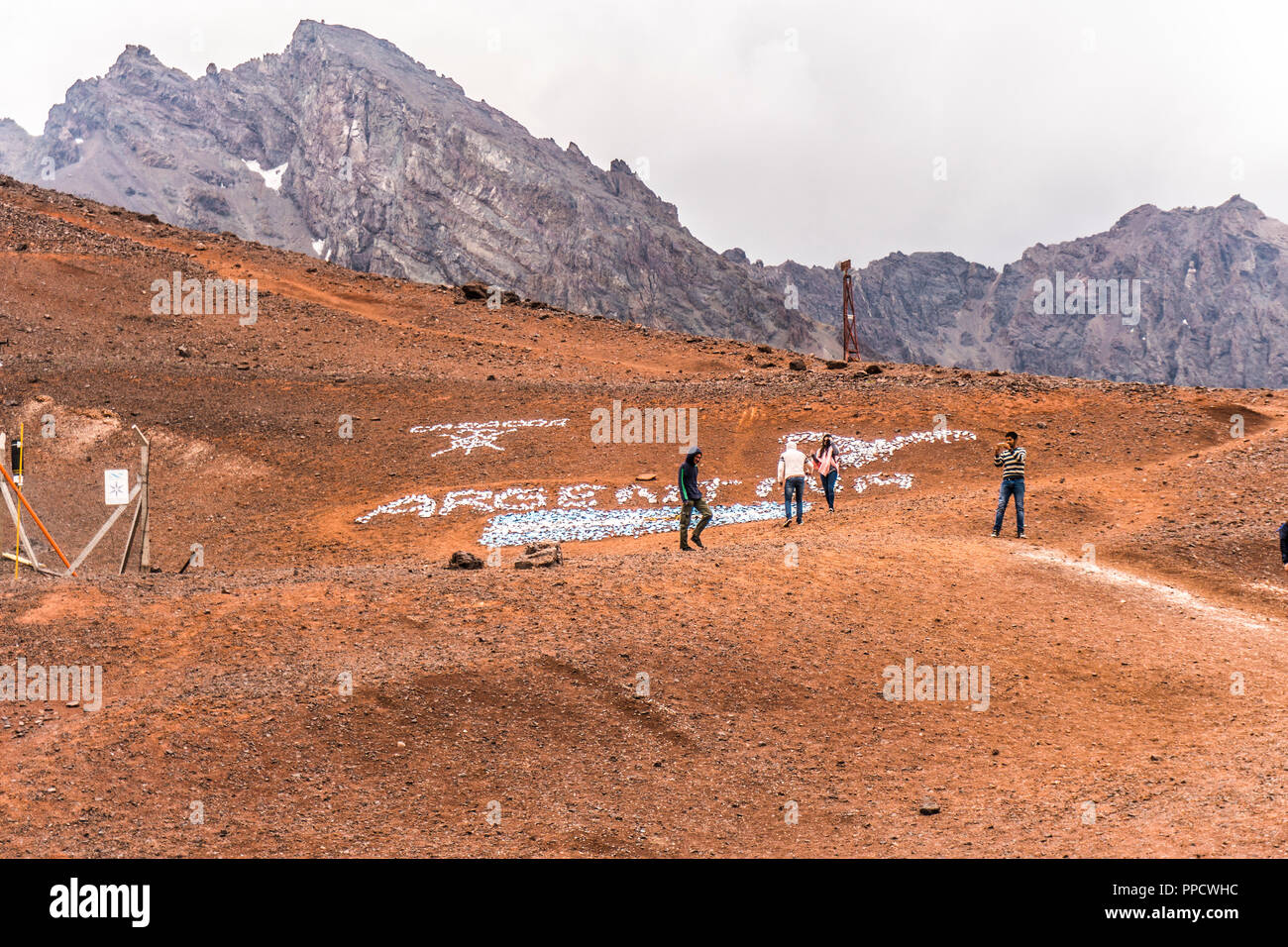 Gruppo di persone nelle montagne delle Ande, Mendoza, Argentina Foto Stock