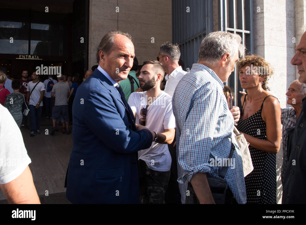 Roma, Italia. 24Sep, 2018. Antonio Tempestilli, manager di AS Roma i ragazzi della Curva Sud dello Stadio Olimpico di Roma ha salutato per l ultima volta Giorgio Rossi, massaggiatore storico di Roma dal 1957 fino al 2012, che morì nella notte tra sabato e domenica all'età di 87 Credito: Matteo Nardone/Pacific Press/Alamy Live News Foto Stock