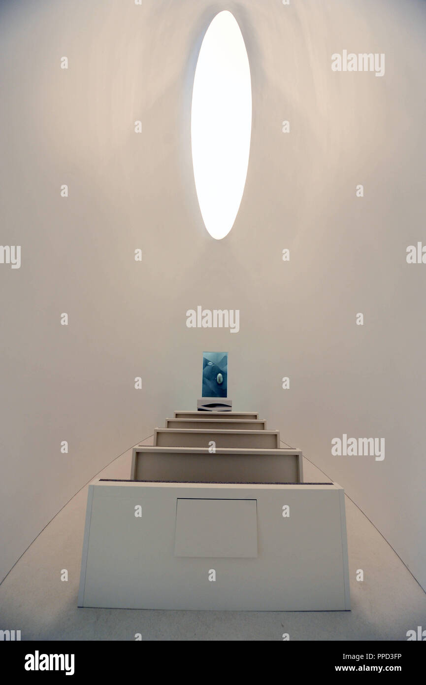 Il nuovo edificio per gli uffici della sede arcivescovile Ordinariato a Kapellenstrsse 2-4 nel distretto di Kreuzviertel di Monaco di Baviera. L'edificio a cinque piani dal 1955 offre posti di lavoro per 400 operai della chiesa. Nella foto la cappella. Foto Stock