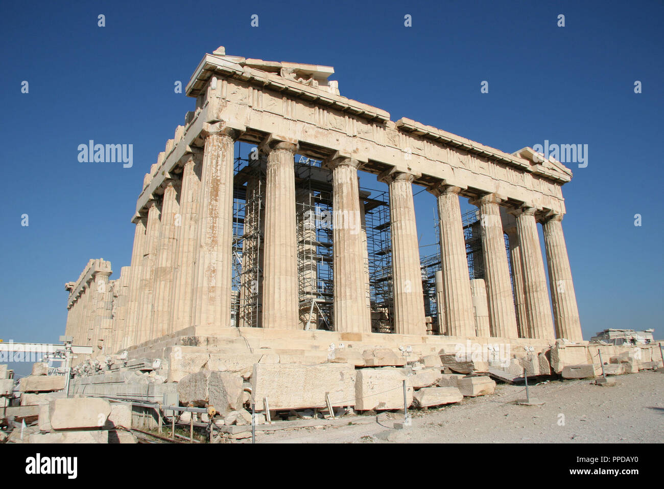 Arte greche. Il Partenone. È stato costruito tra 447-438 A.C. in stile dorico sotto la leadership di Pericle. Il palazzo è stato progettato dagli architetti Ictinos e Callicrates. Acropoli. Atene. Attica. Grecia centrale. L'Europa. Foto Stock