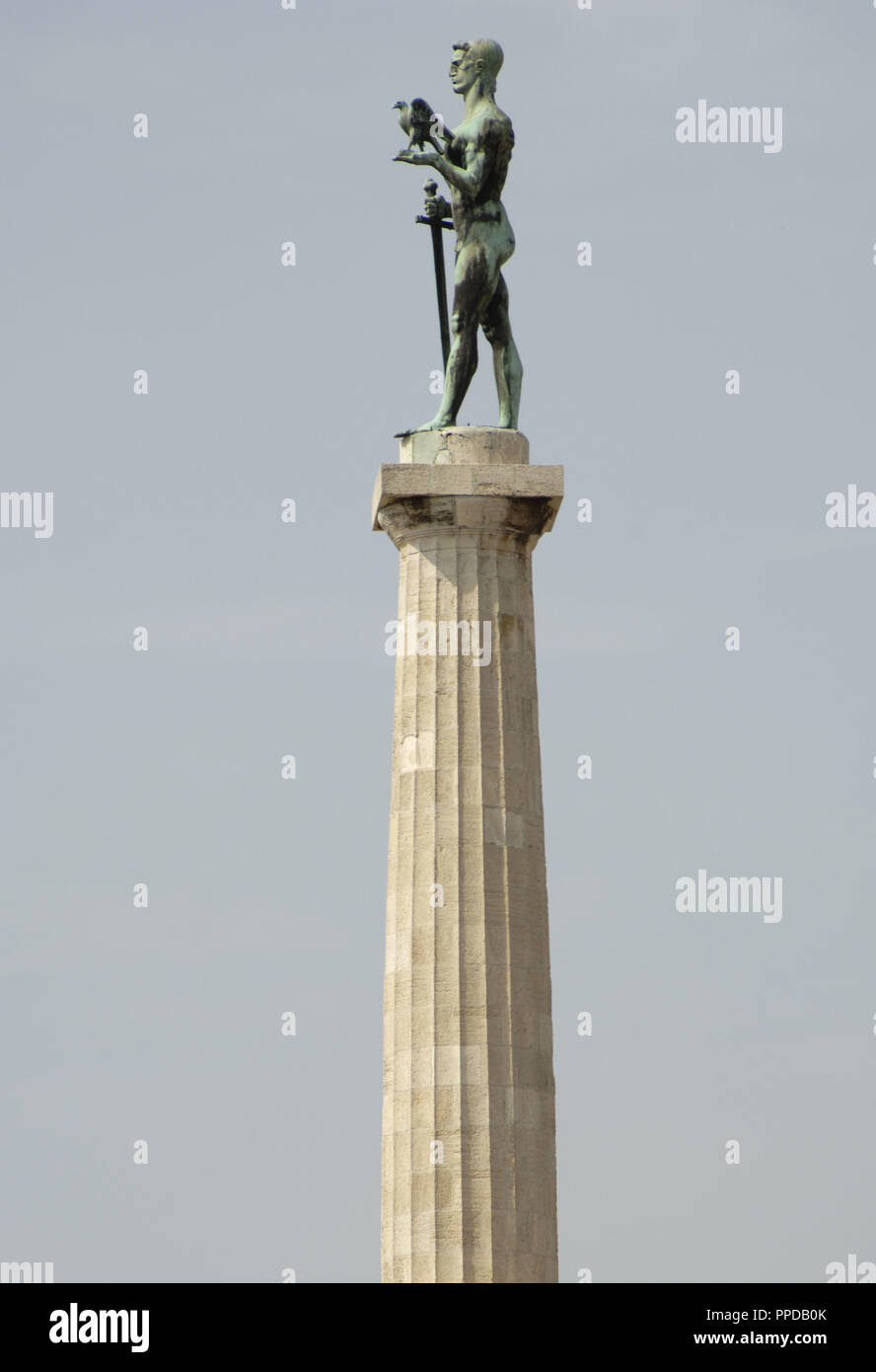 Pobednik (Victor). Costruito da Ivan Mestrovic per commemorare le vittorie serbo nella prima guerra dei Balcani e la guerra mondiale I. fortezza di Kalemegdan. Belgrado. La Serbia. Foto Stock