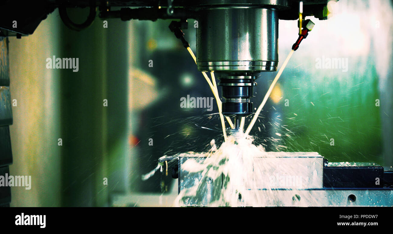 Metallo cnc fresatura macchina tornio nell industria del metallo Foto Stock