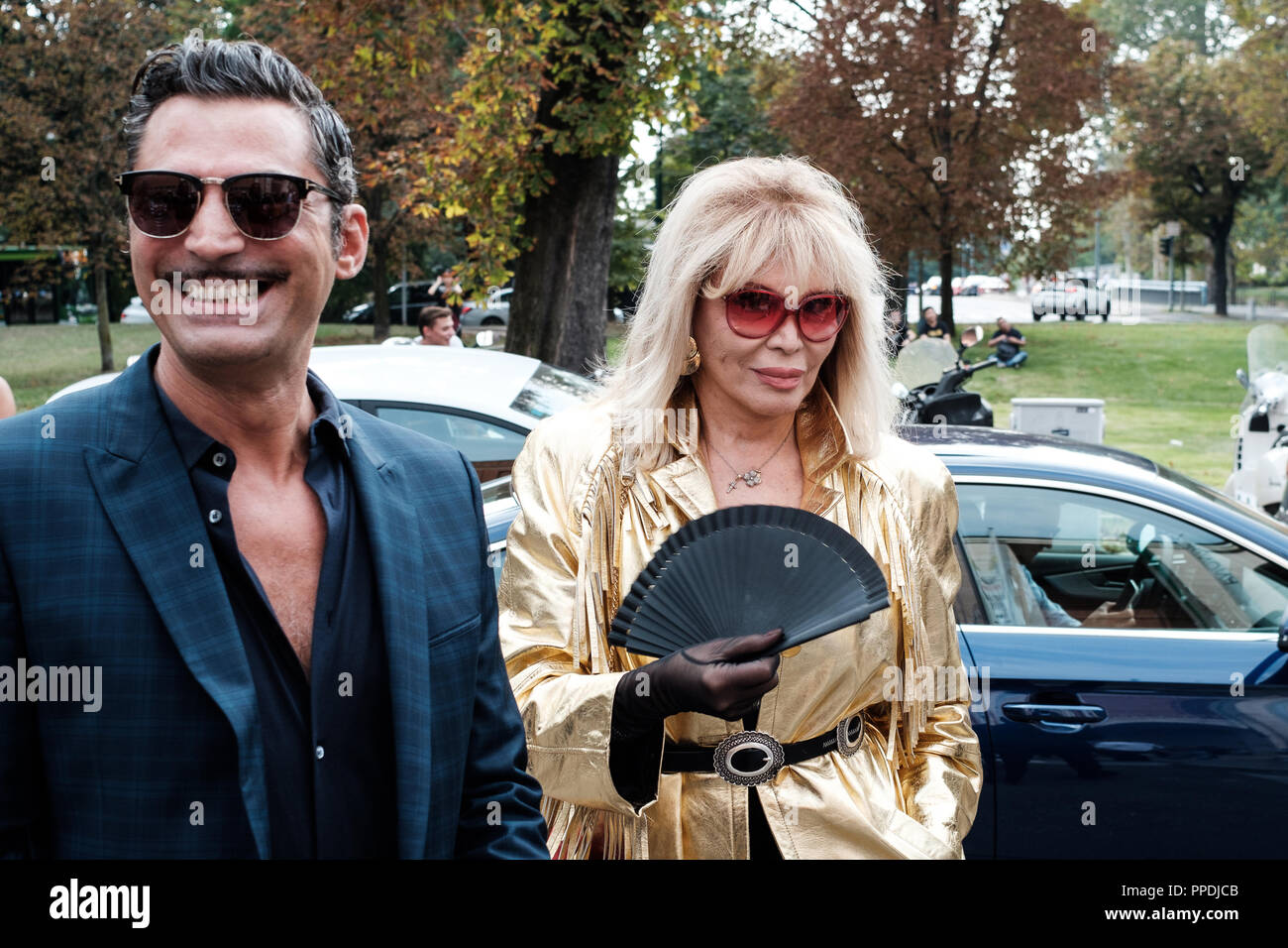 Milano, Italia, 22 Sett. 2018: Amanda Lear arriva alla filosofia di Lorenzo Serafini fashion show durante la settimana della moda milanese Primavera/Estate 2019. Foto Stock