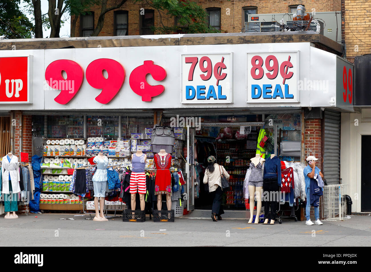 Uno sconto 99 cent store in Brooklyn Foto Stock