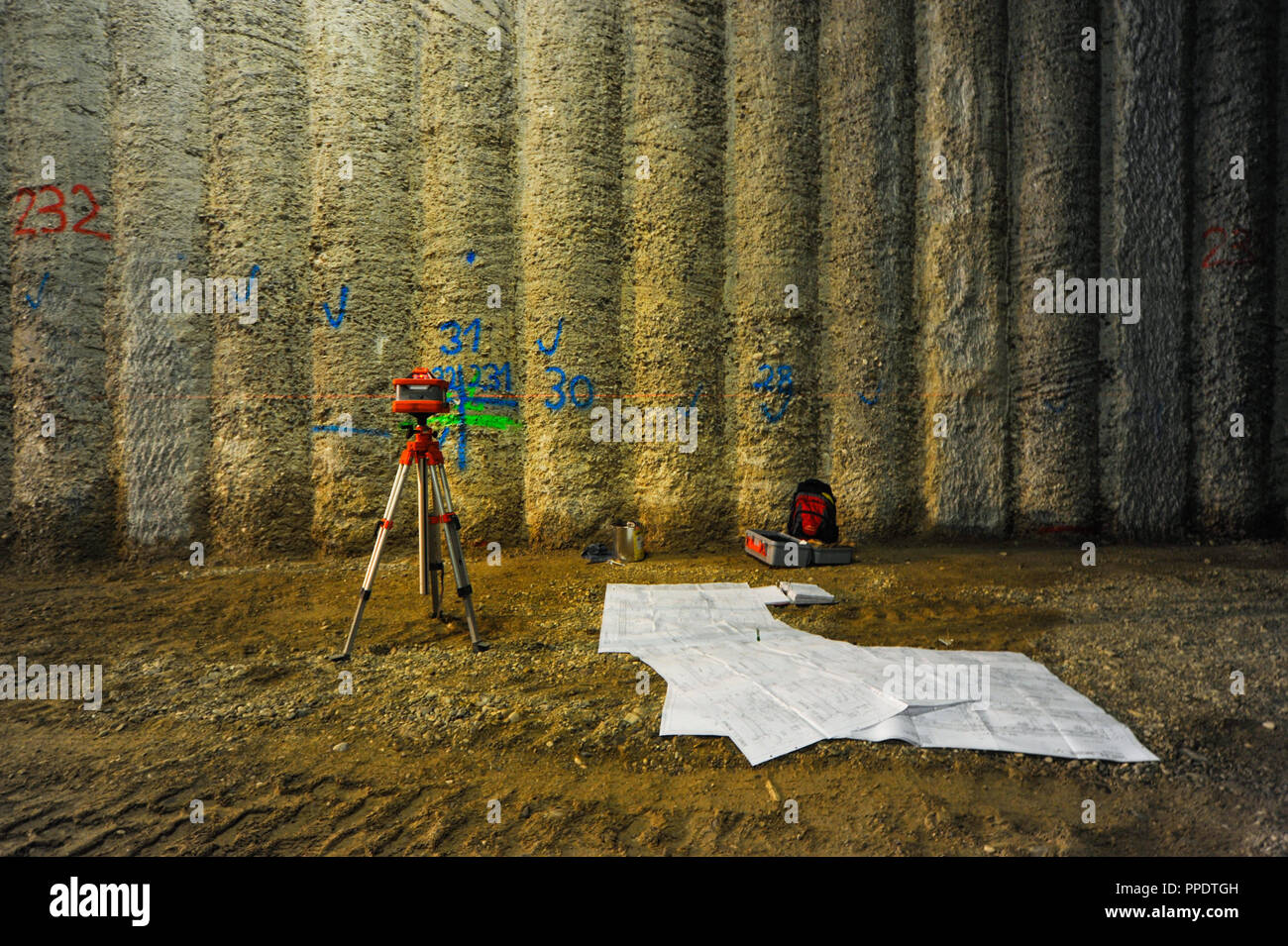 Sito di costruzione del tunnel di sud-ovest su Luise-Kiesselbach-Platz. Foto Stock