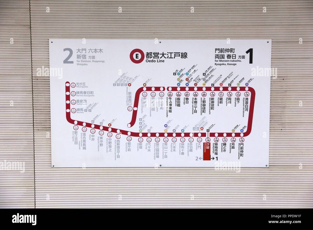 TOKYO, Giappone - 2 dicembre 2016: linea Oedo mappa di Toei alla metropolitana di Tokyo. La Toei metropolitana e metropolitana di Tokyo hanno 285 stazioni e hanno 8,7 milioni di utenti ogni giorno Foto Stock
