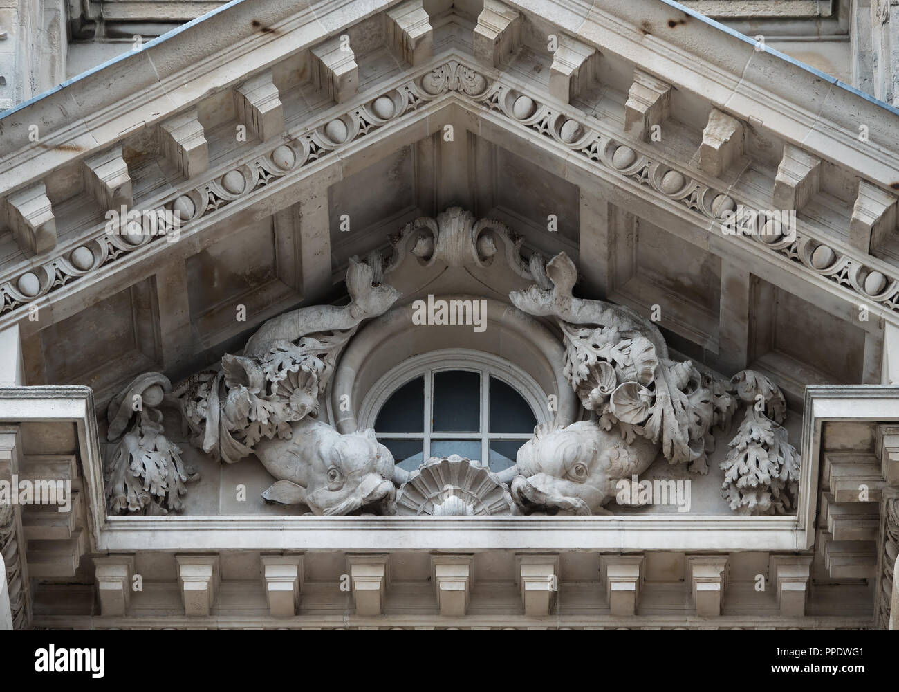 Close up dettagli architettonici sulla parte esterna del porto di Liverpool edificio sul lungomare di Liverpool Foto Stock