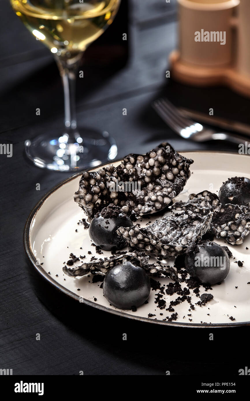 Gastronomia Molecolare Carote Caviale - Fotografie stock e altre immagini  di Gastronomia molecolare - Gastronomia molecolare, Cibo, Futuristico -  iStock