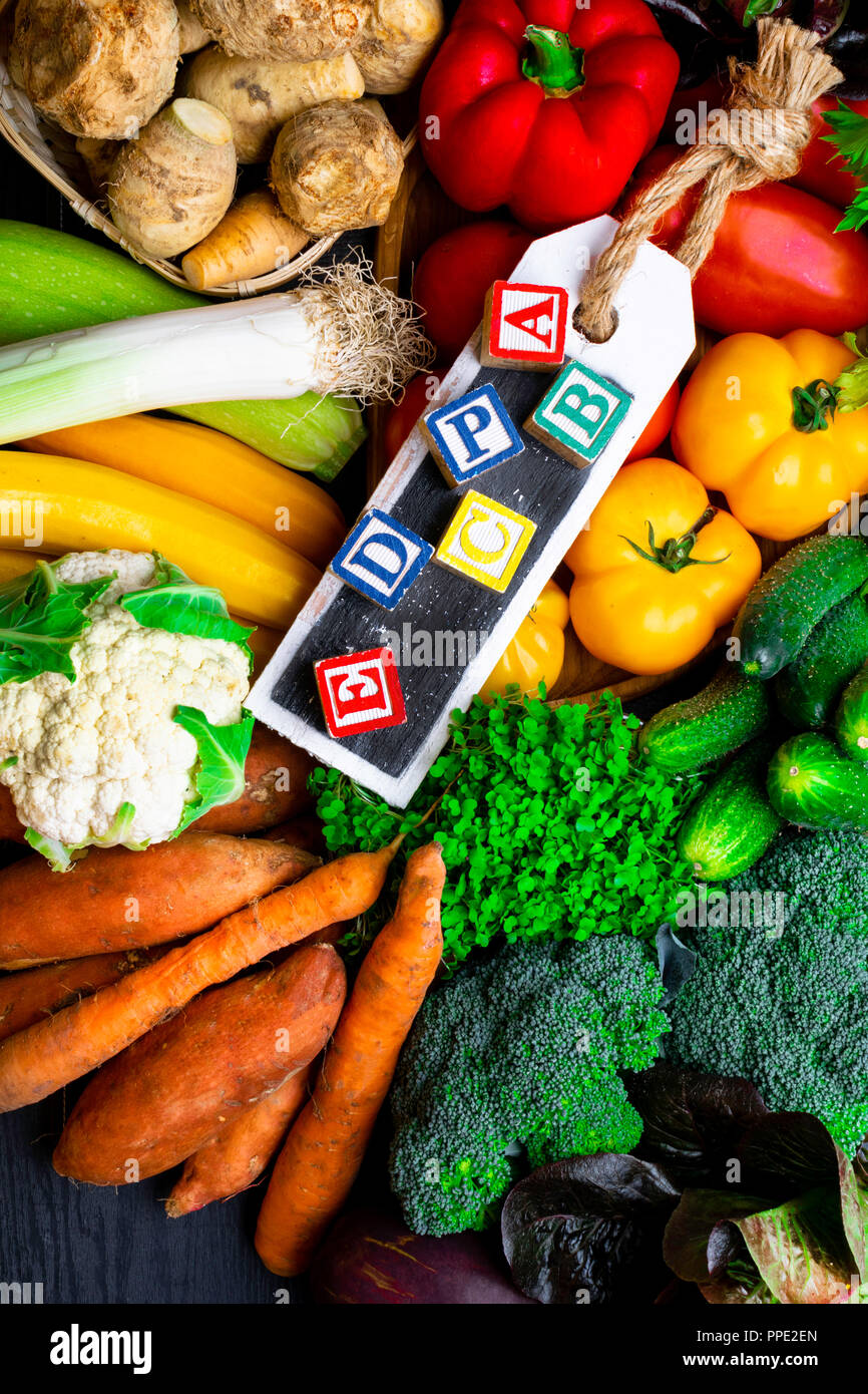 Gli ortaggi biologici è ricco in vitamina A, B, C, D, P, e Foto Stock