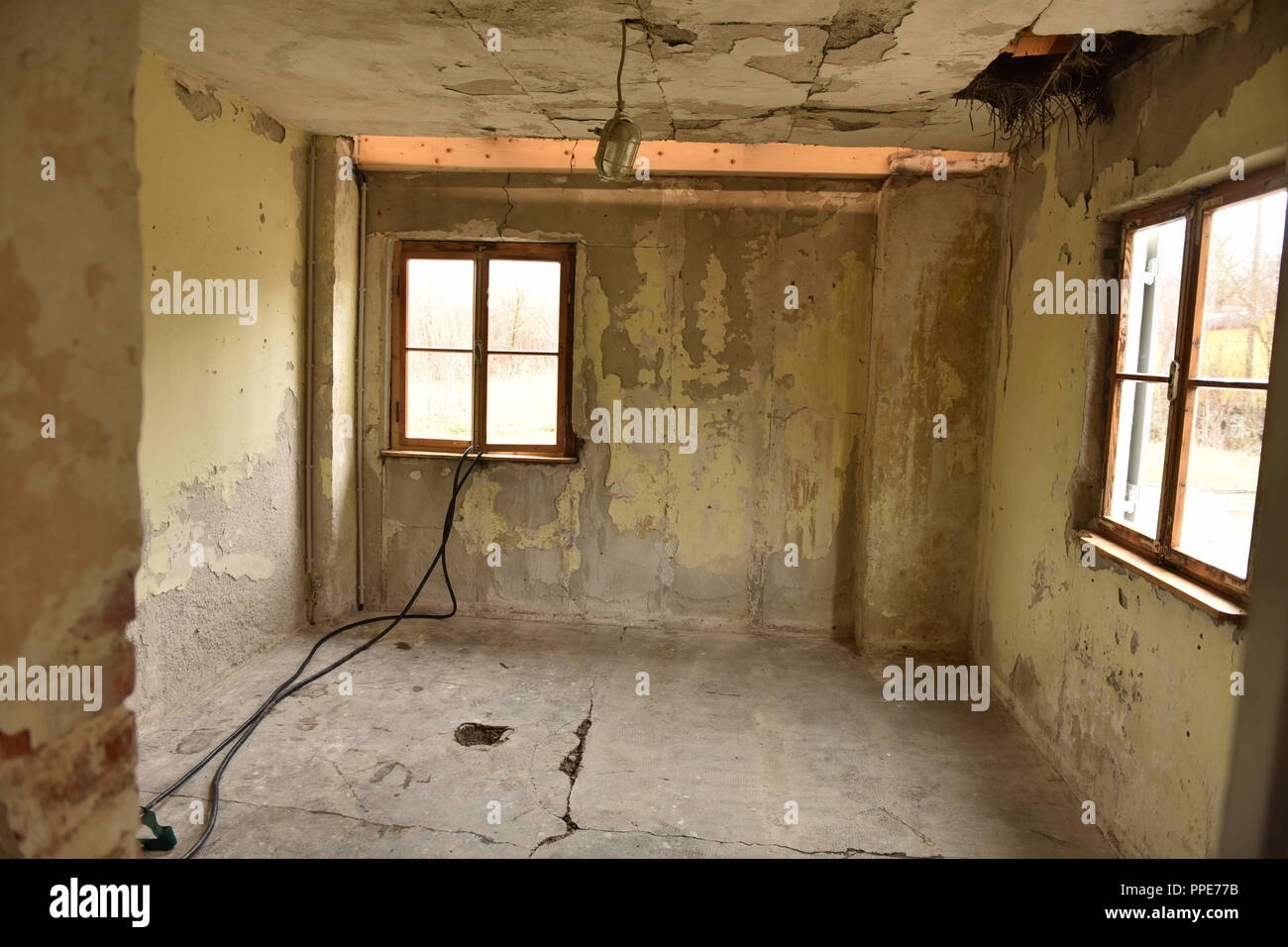 Il elencati Barrack 5 nell'ex campo di lavori forzati a Ehrenbuergstrasse a Neuaubing è stata consegnata al NS Centro di documentazione in un sito espositivo dopo elaborare lavori di rinnovo. Lo storico edificio sarà il punto di partenza per un tour dei 24.000 mq di ex-campeggio, sul quale un memoriale è pianificato per commemorare le vittime del regime nazista. Foto Stock