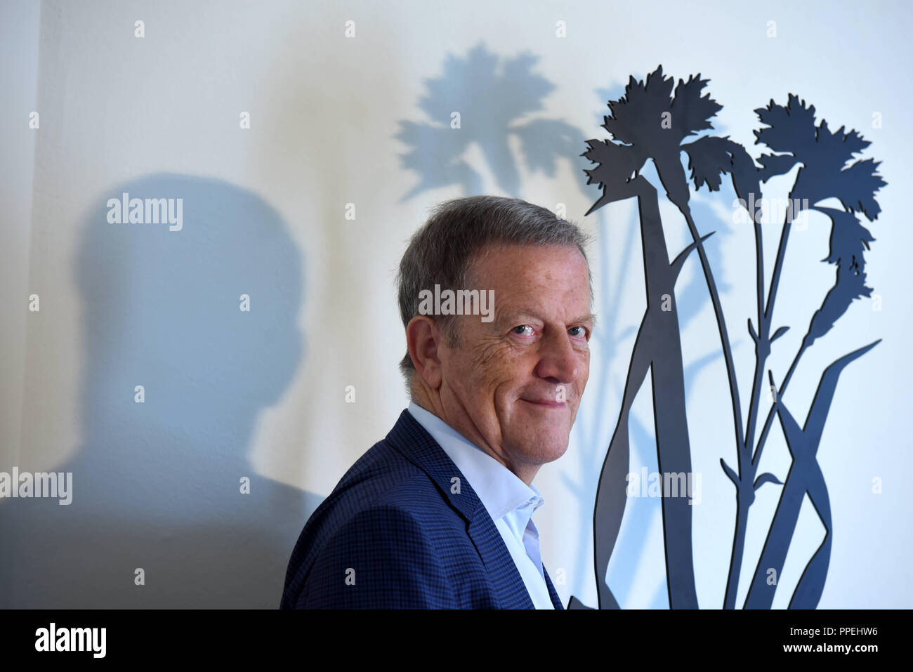 Christoph von Braun, German Science advisor e innovazione analista, raffigurato nel suo ufficio di Monaco. Foto Stock